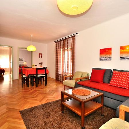 Spacious Piran Central Apartment For 5 Pax Bg Exterior photo