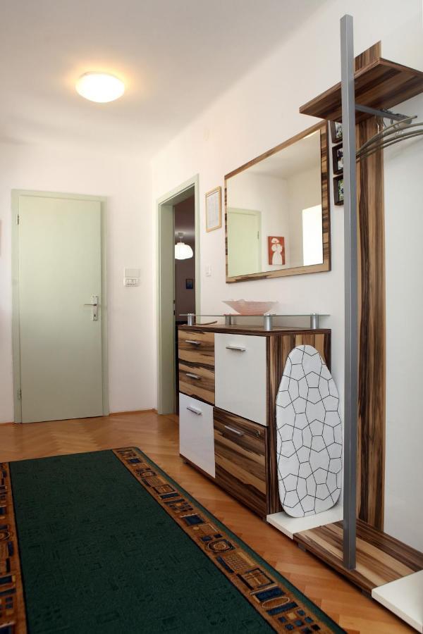 Spacious Piran Central Apartment For 5 Pax Bg Exterior photo